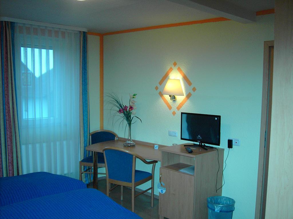 Hessisches Haus Hotel Rossdorf  ภายนอก รูปภาพ