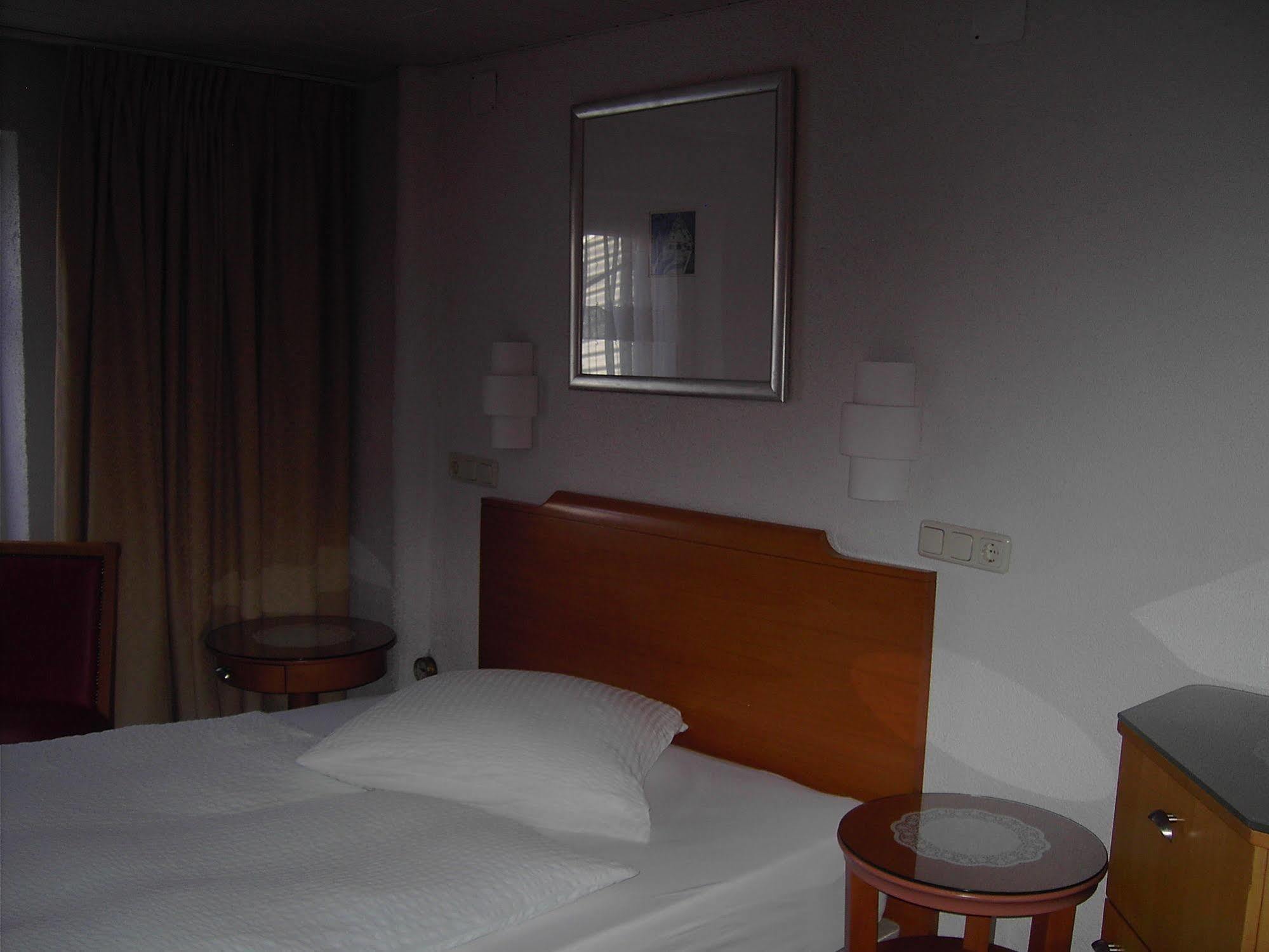 Hessisches Haus Hotel Rossdorf  ภายนอก รูปภาพ